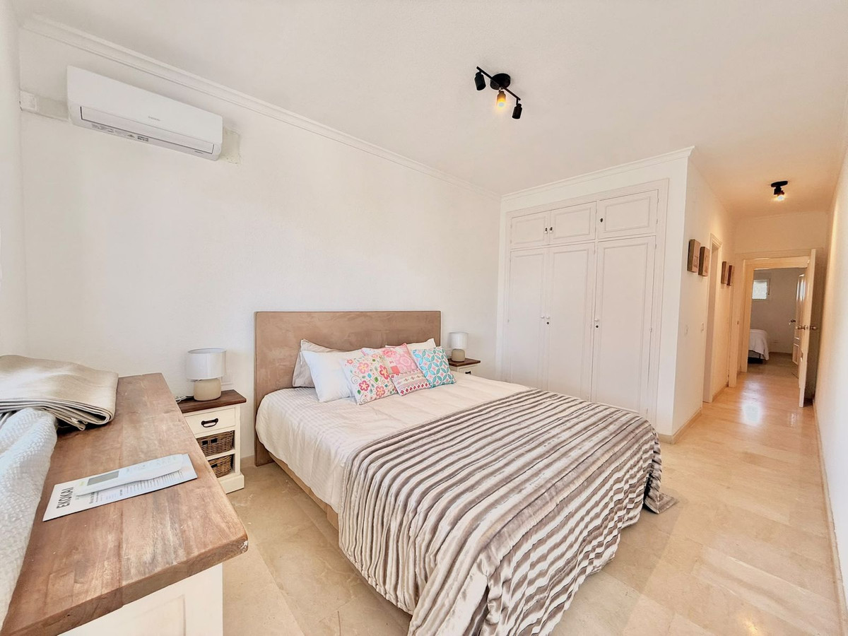 2 Bedroom Apartment in Fuengirola - Photo 17