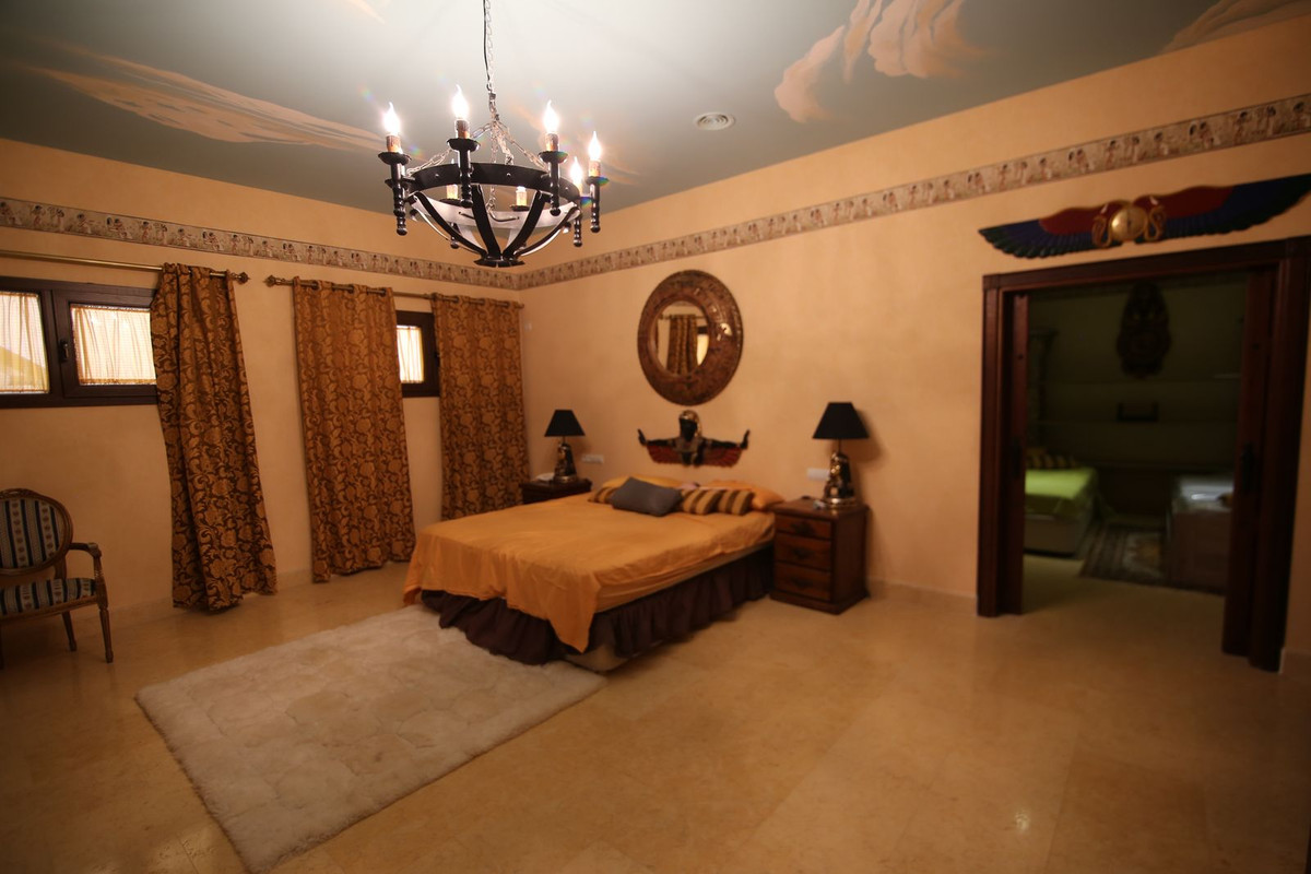 6 Bedroom Villa in Sotogrande - Photo 25