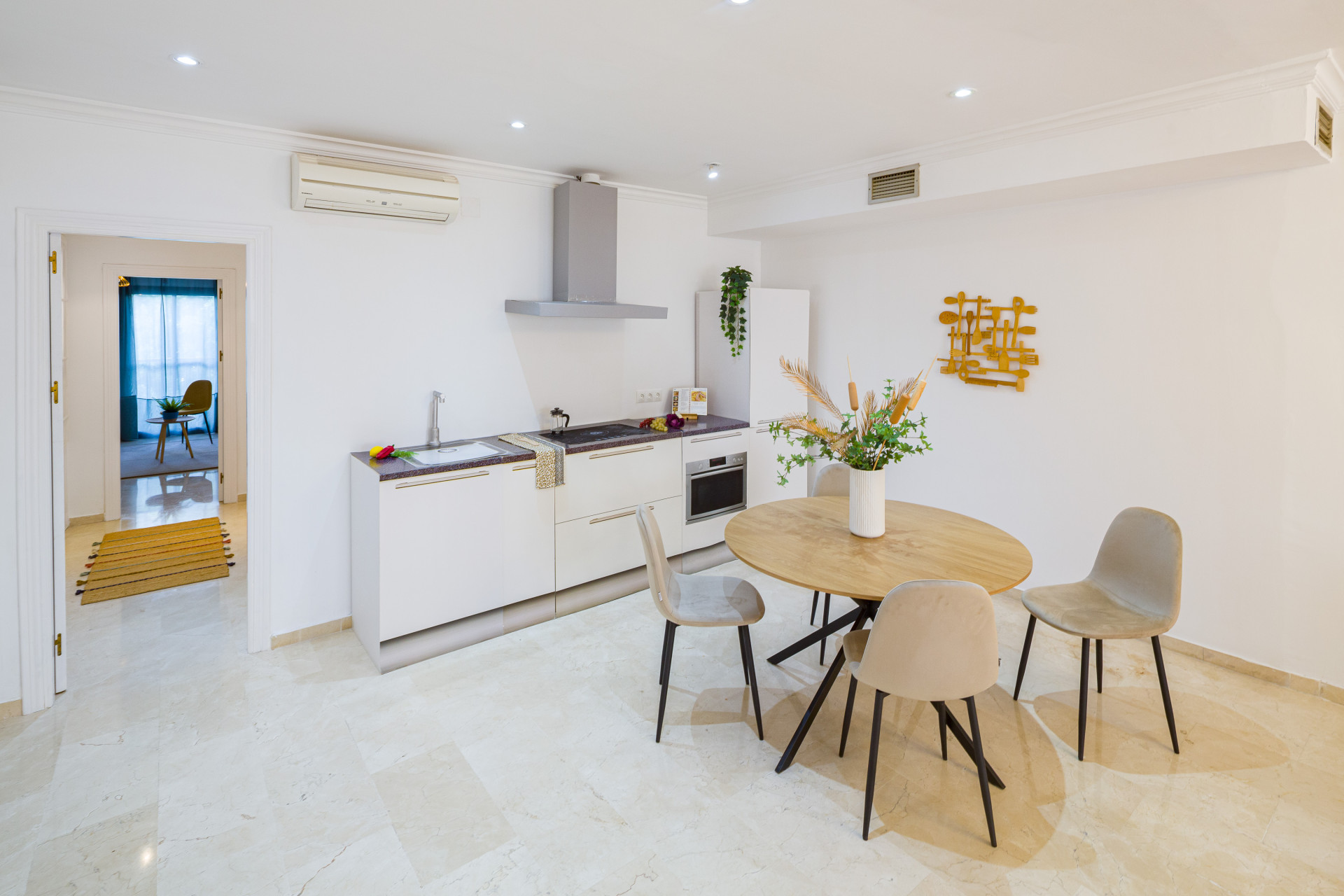 2 Bedroom Apartment in Marbella - Photo 6