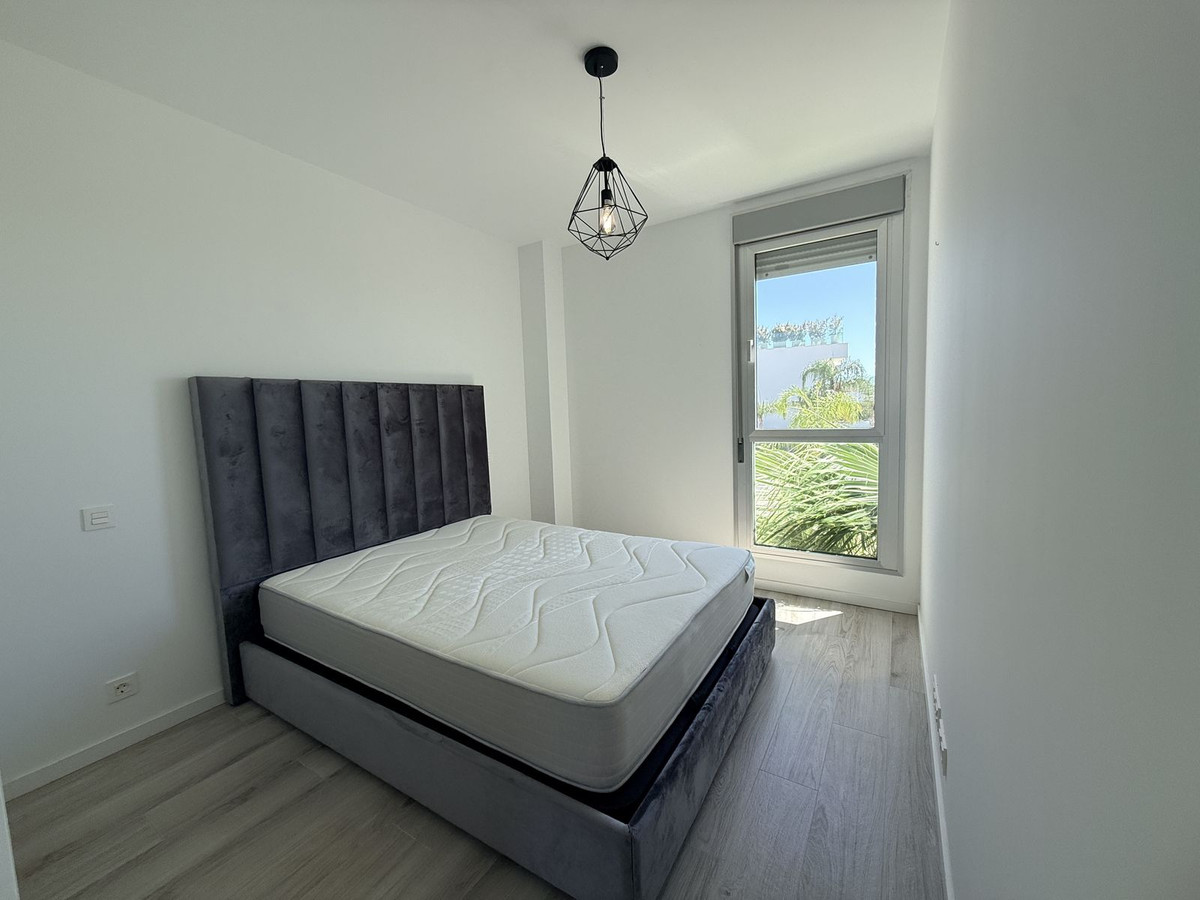 2 Bedroom Penthouse in Estepona - Photo 11