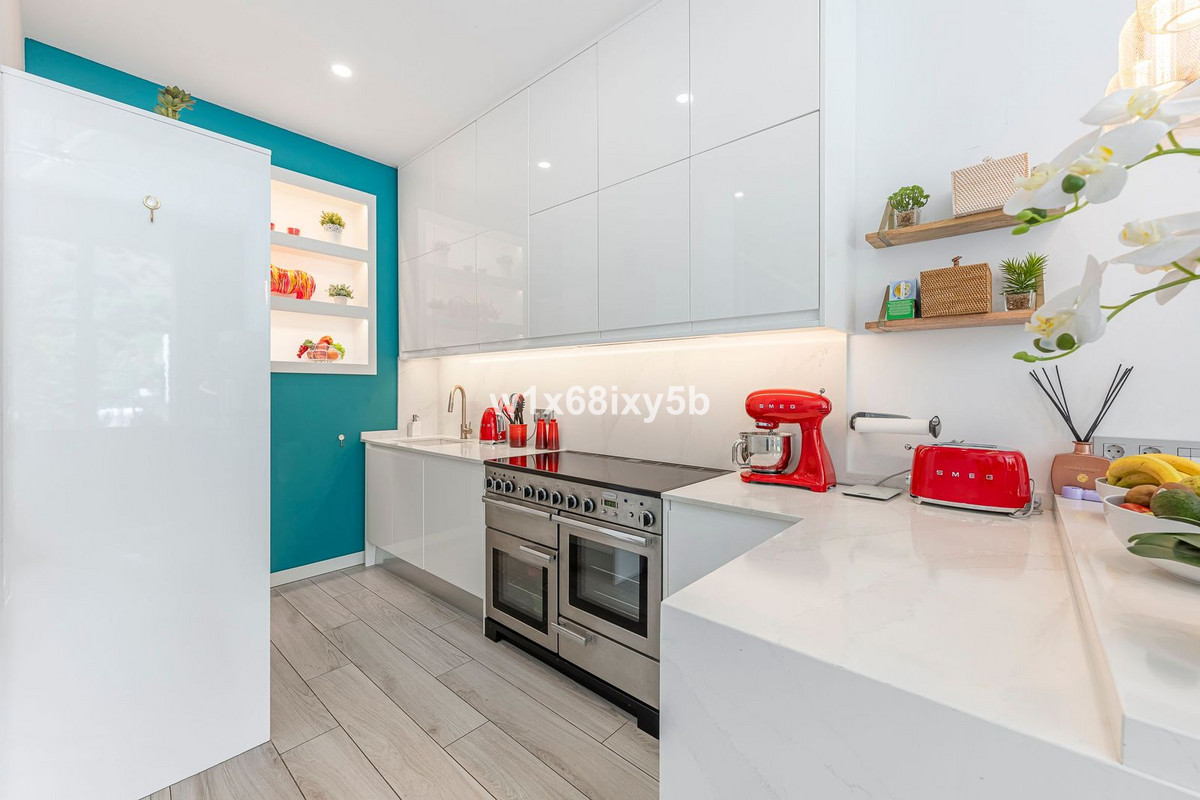 4 Bedroom Apartment in Benahavís - Photo 21