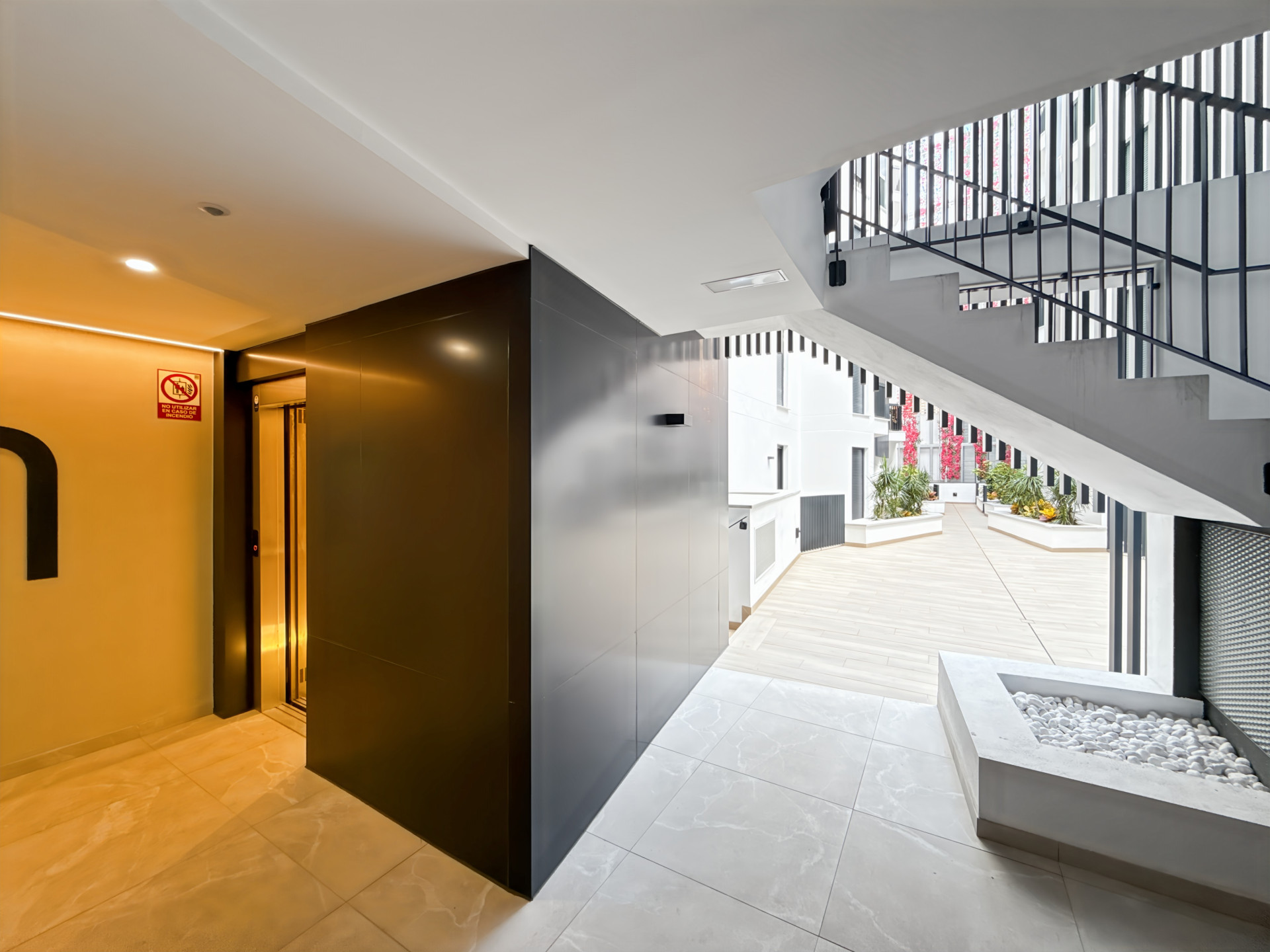 2 Bedroom Apartment in Málaga - Photo 32