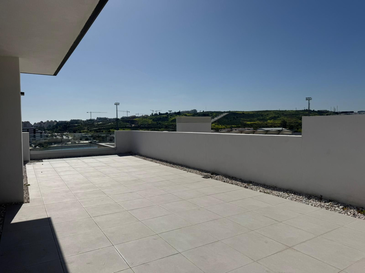 2 Bedroom Penthouse in Estepona - Photo 6