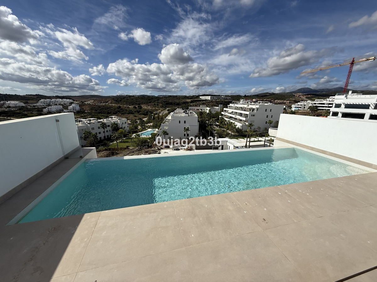 3 Bedroom Penthouse in Estepona - Photo 23