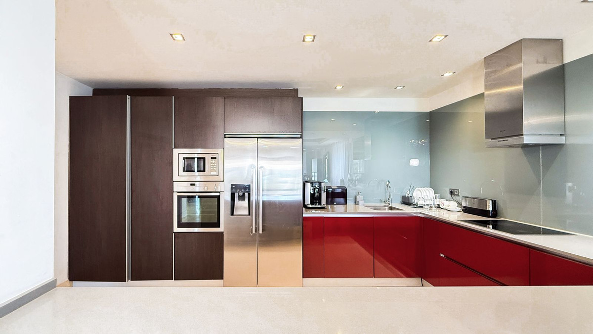 3 Bedroom Apartment in Benahavís - Photo 8
