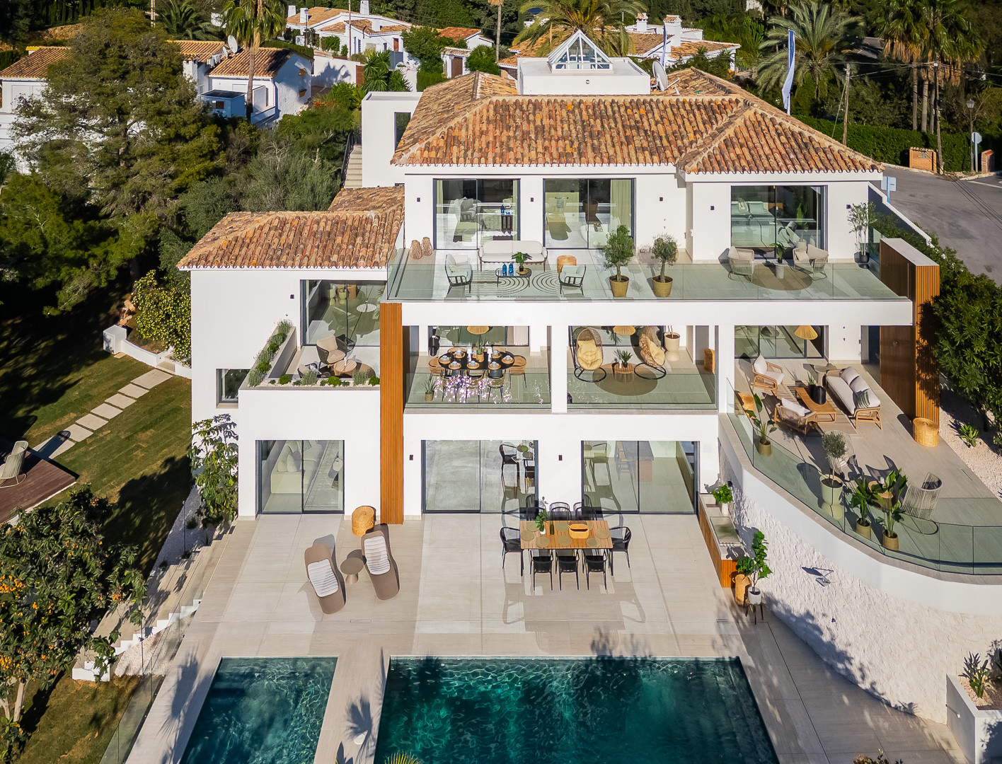 6 Bedroom Villa in Marbella - Photo 2