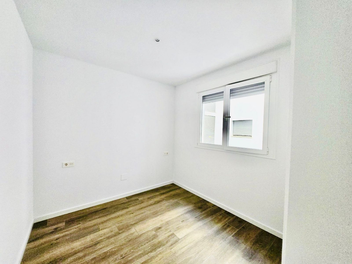 3 Bedroom Apartment in Marbella - Photo 8