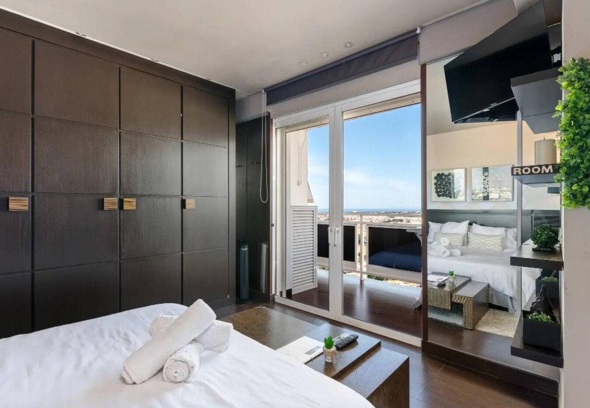 1 Bedroom Apartment in Marbella - Photo 10