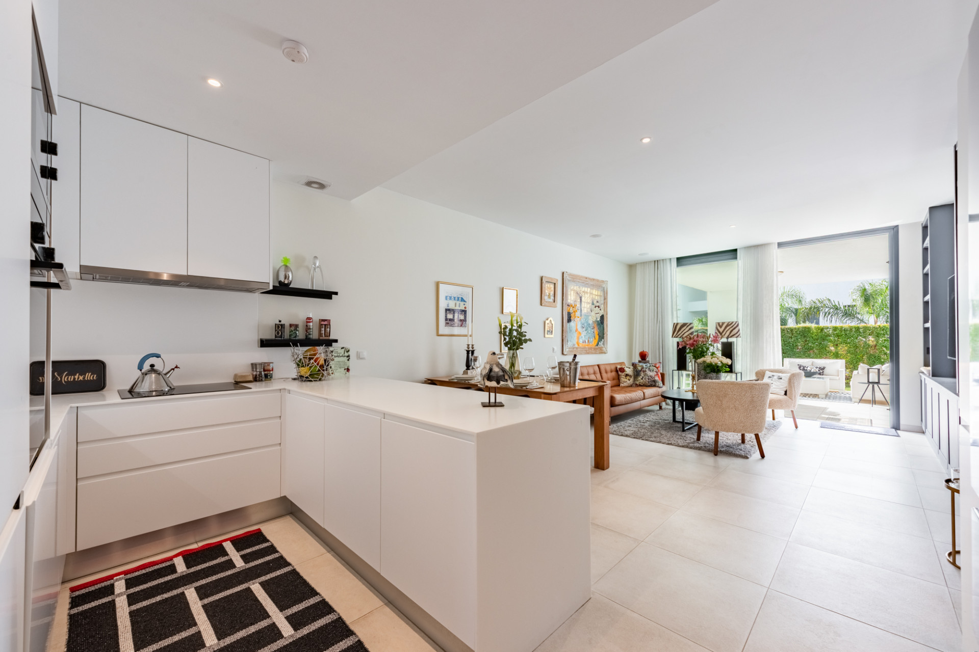 2 Bedroom Apartment in Estepona - Photo 4