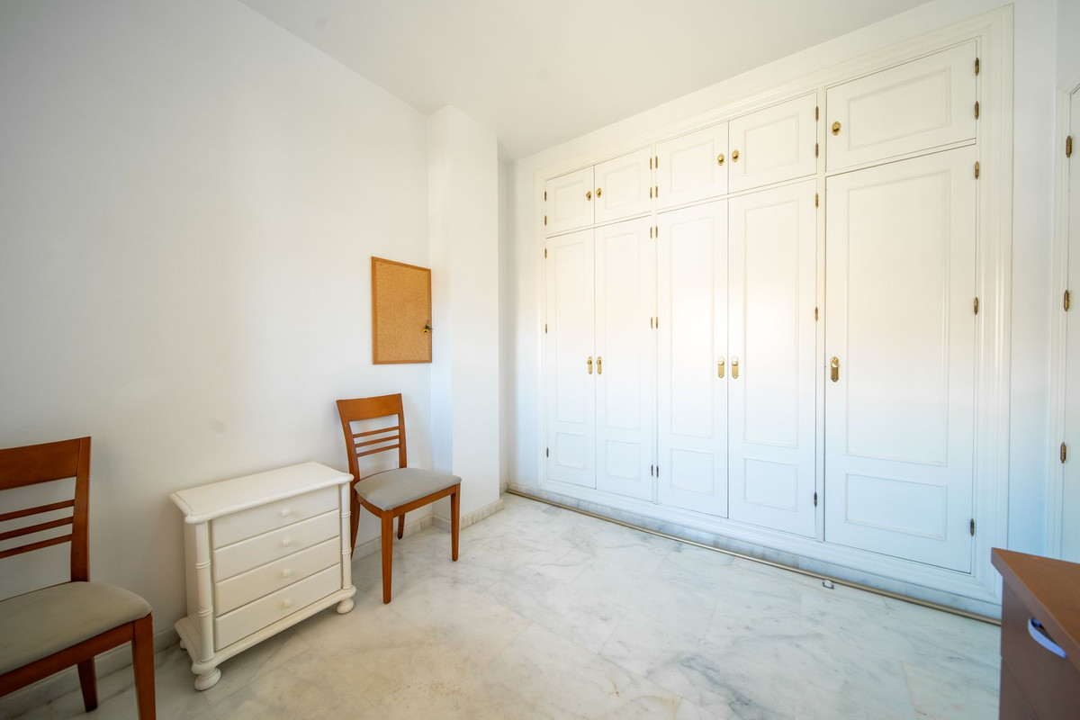3 Bedroom Apartment in Fuengirola - Photo 12