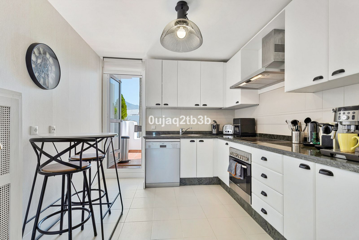 2 Bedroom Apartment in Marbella - Photo 12