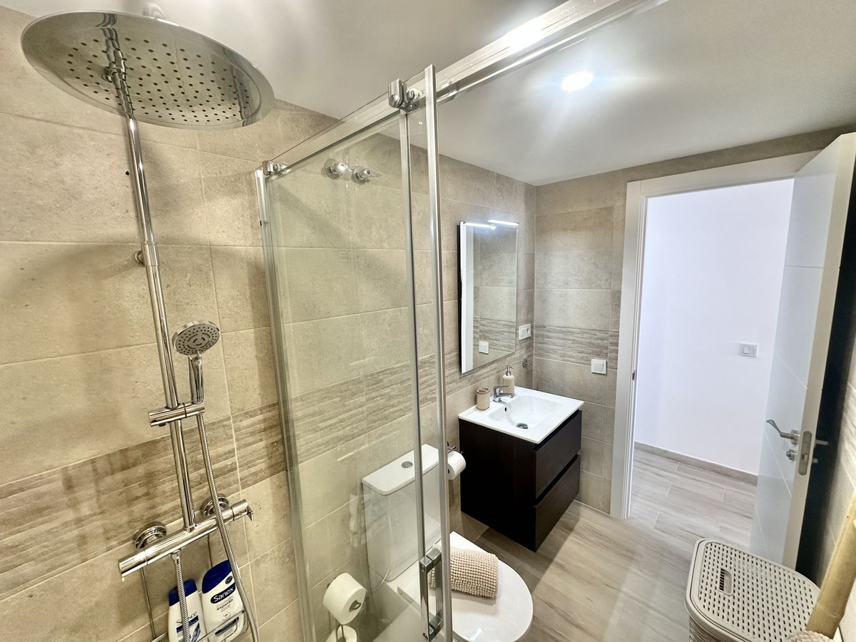 2 Bedroom Apartment in Mijas - Photo 27