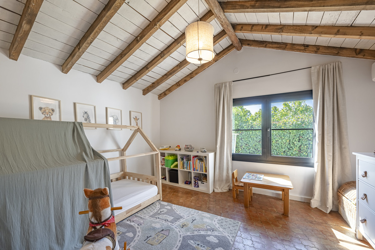 4 Bedroom Villa in San Pedro de Alcántara - Photo 28