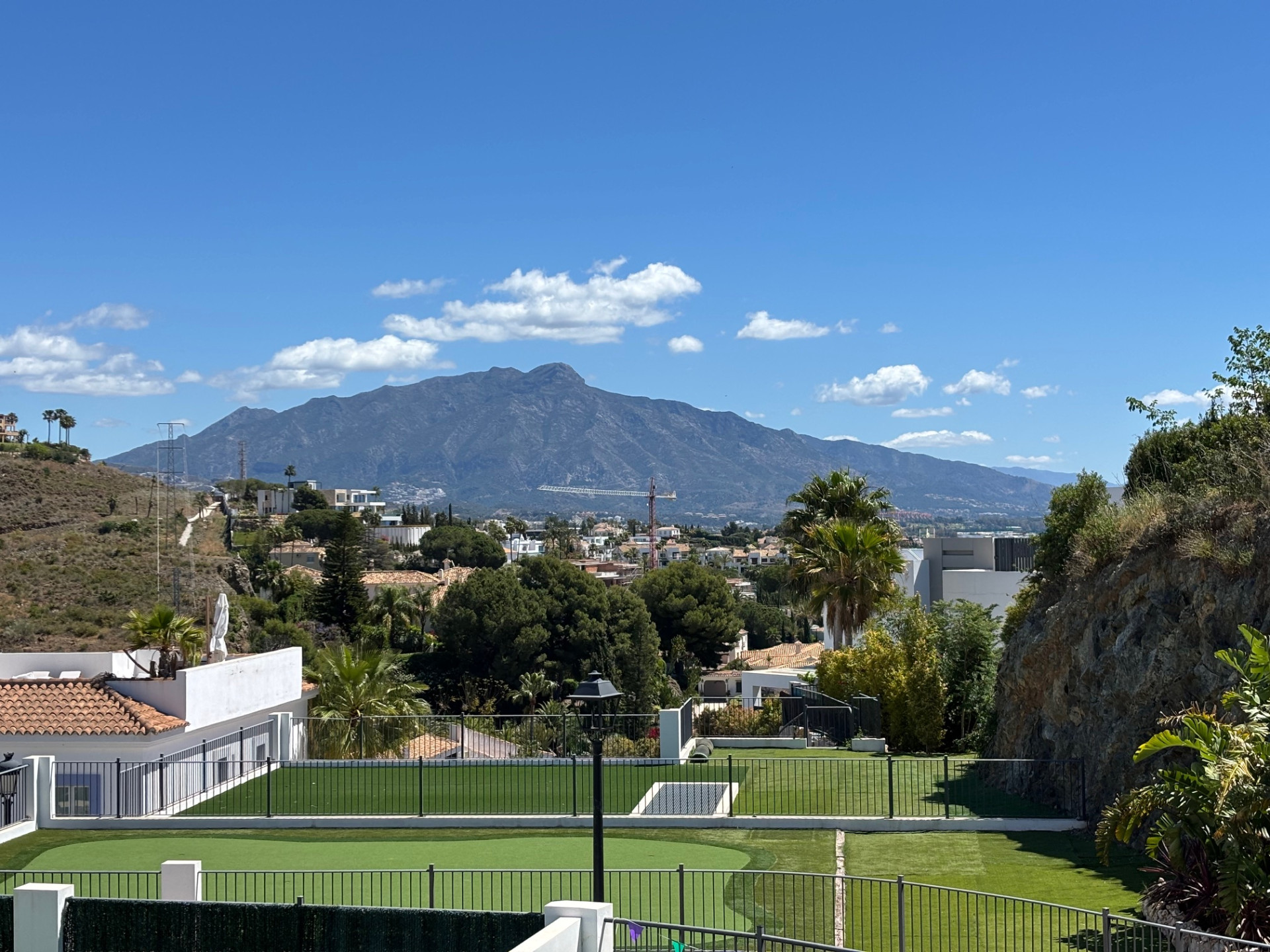2 Bedroom Penthouse in Benahavís - Photo 21