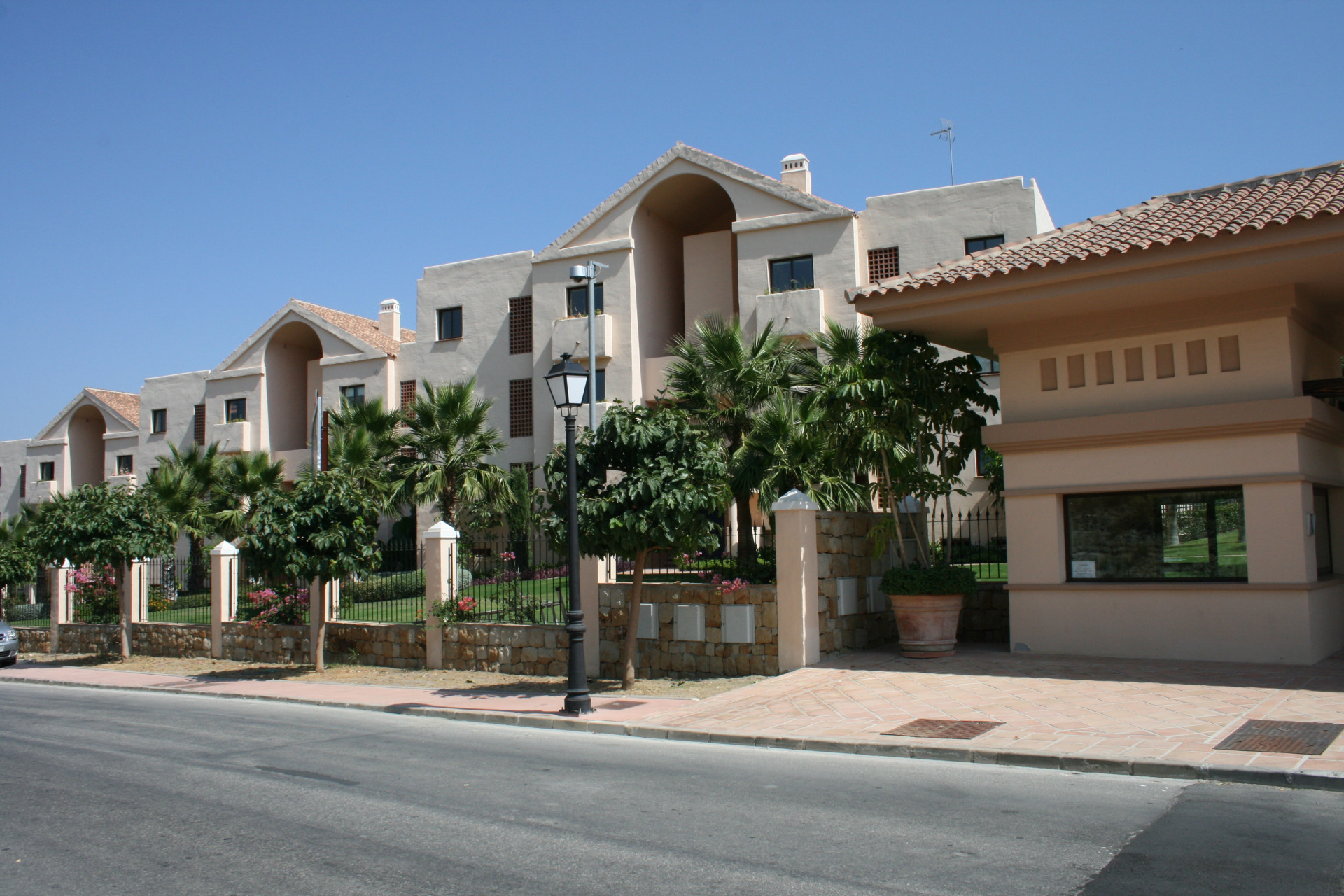 2 Bedroom Penthouse in Benahavís - Photo 38