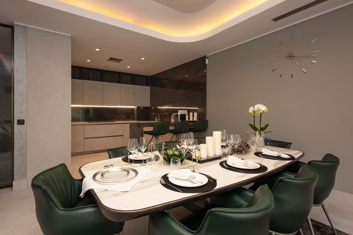 4 Bedroom Apartment in Marbella - Photo 15