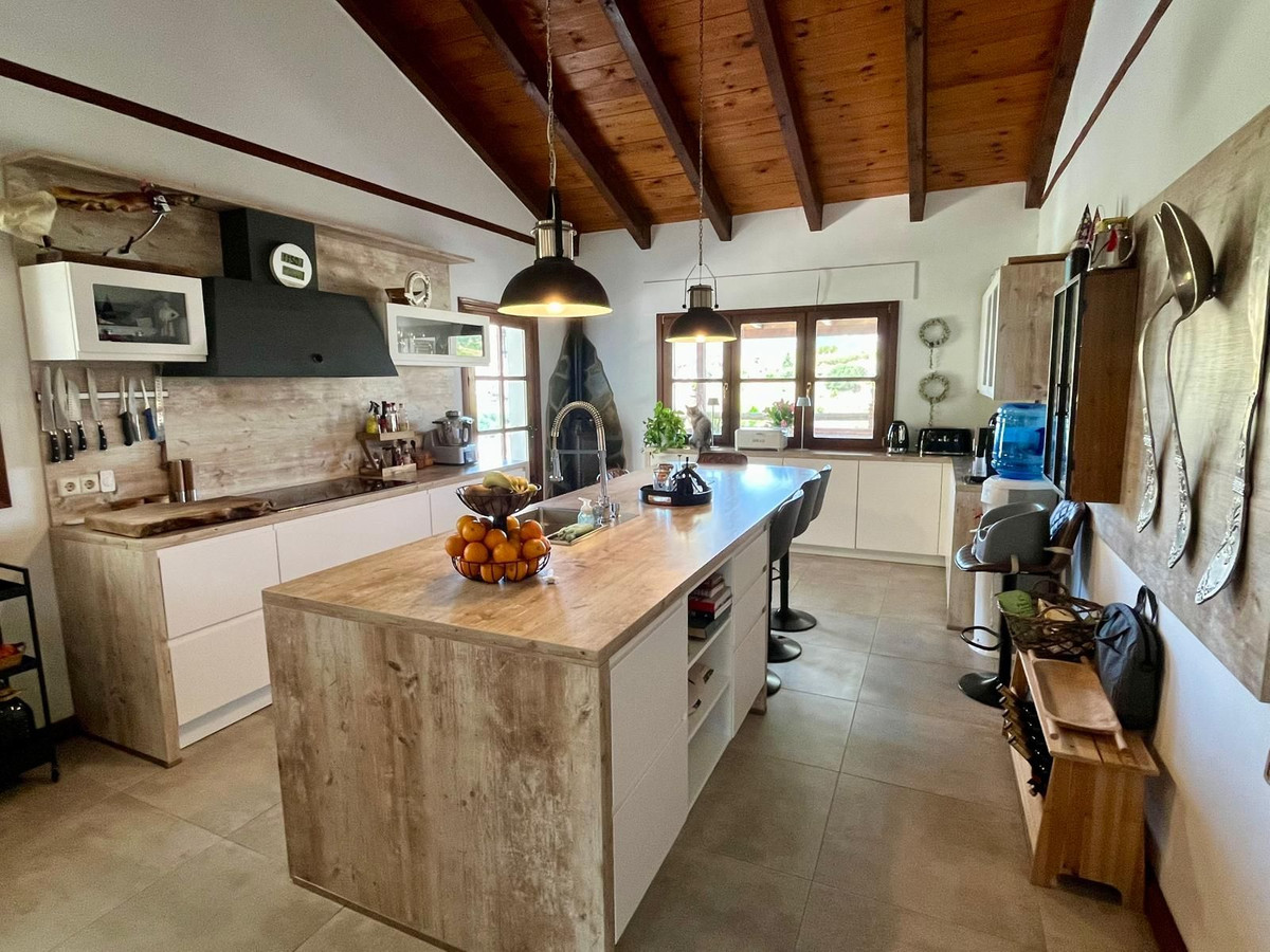 5 Bedroom Villa in Mijas - Photo 13