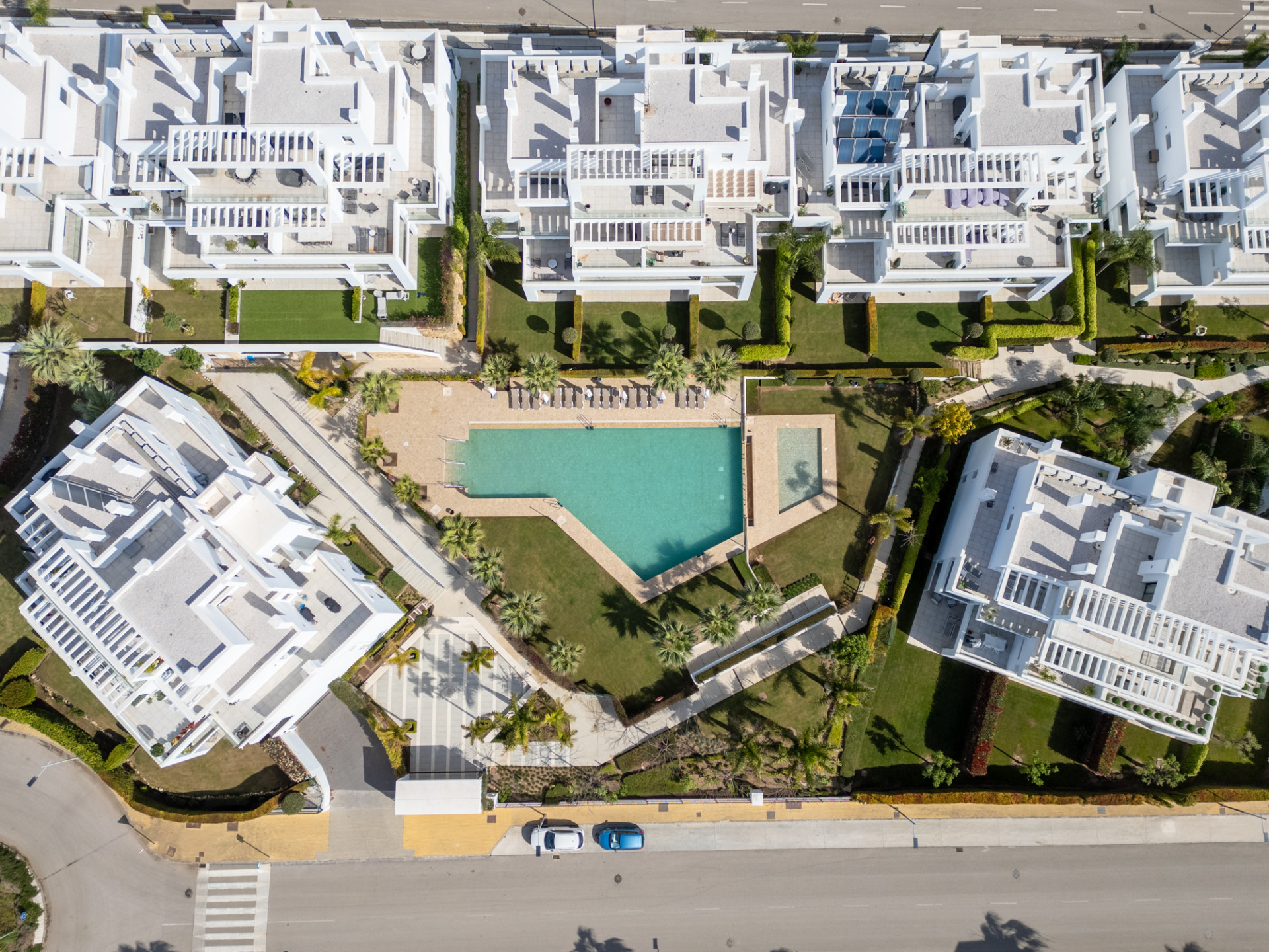 3 Bedroom Penthouse in Estepona - Photo 37