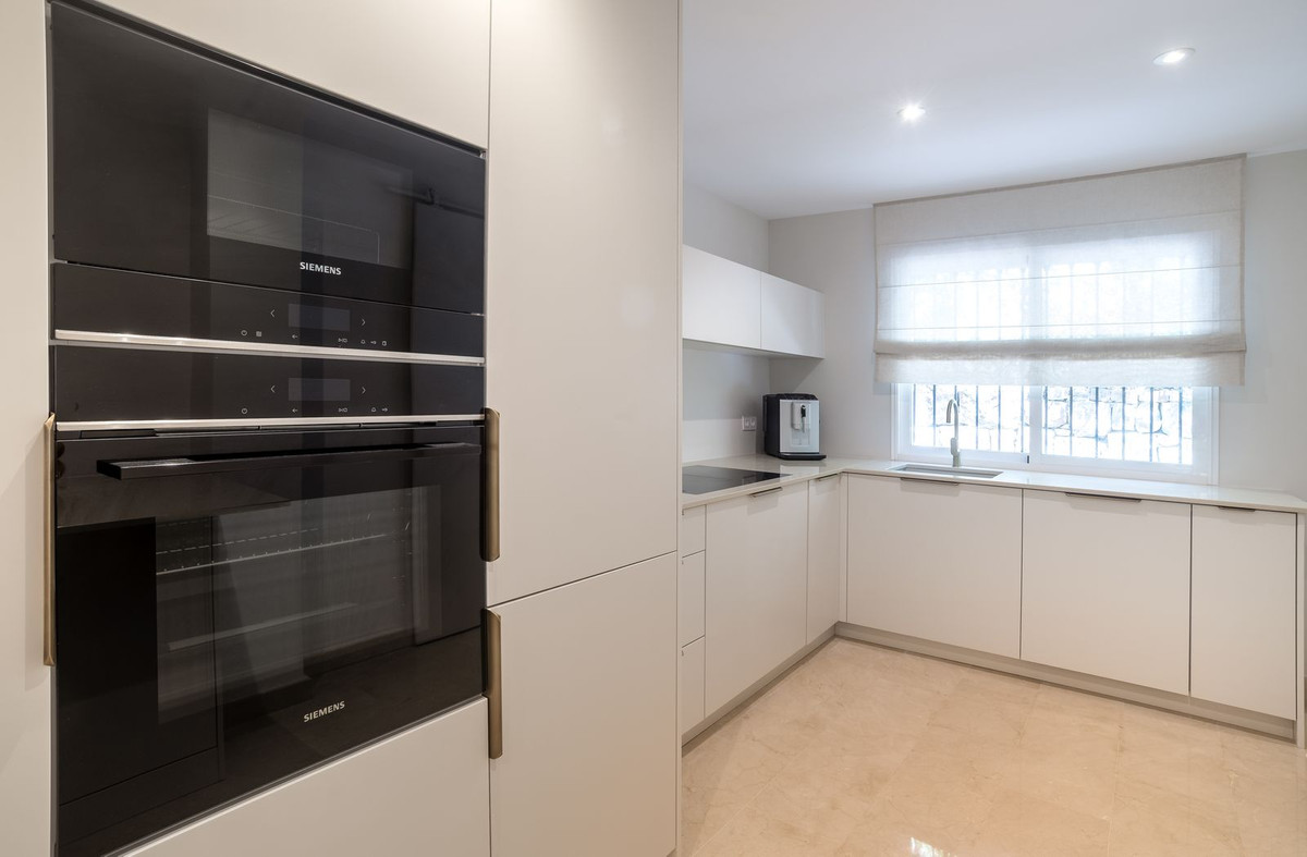 3 Bedroom Apartment in Marbella - Photo 23