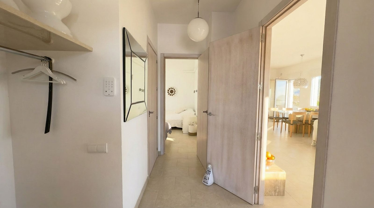 Chalet de 4 dormitorios con piscina en Málaga – Foto 28