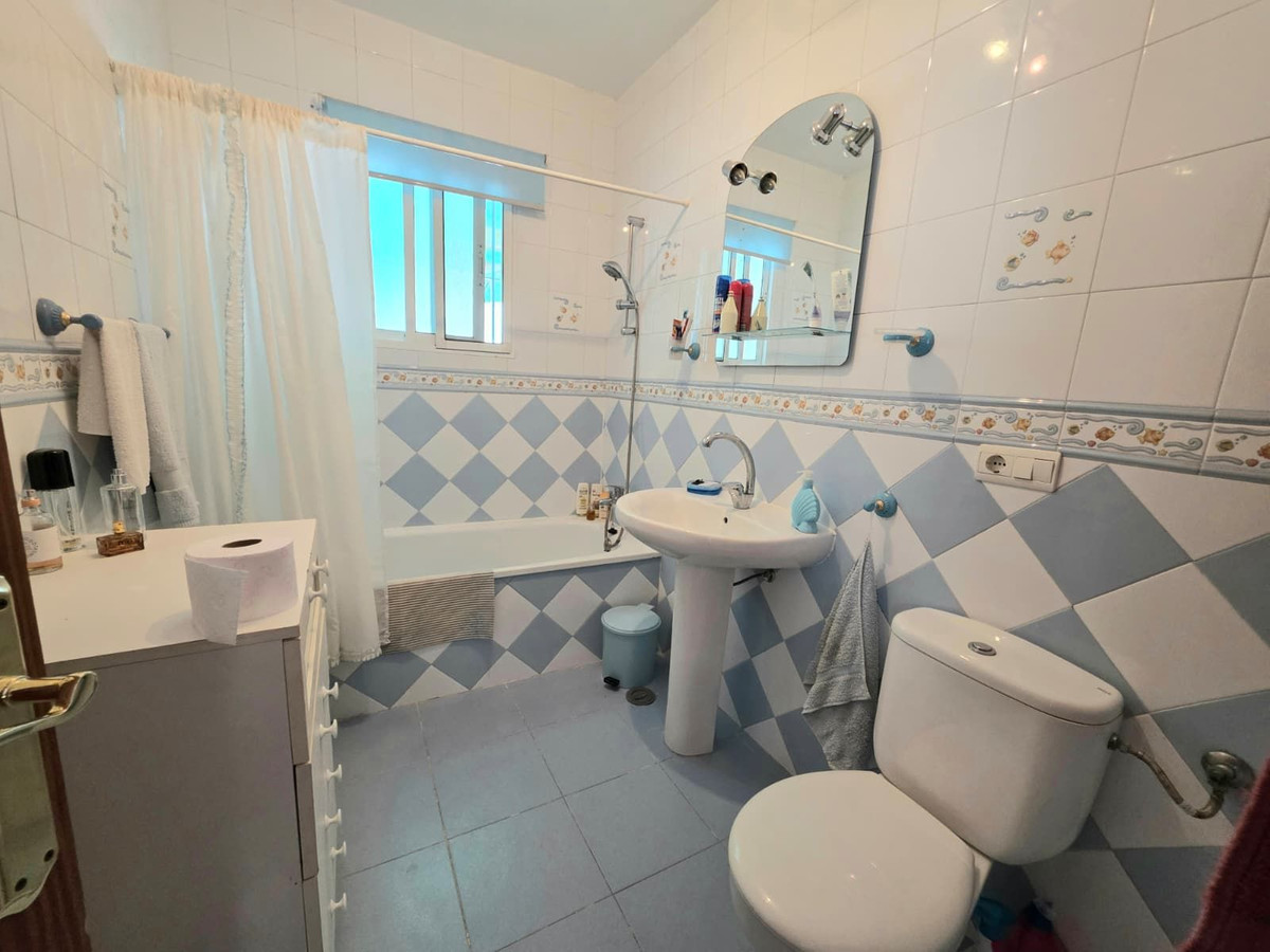 3 Bedroom Villa in Coín - Photo 7