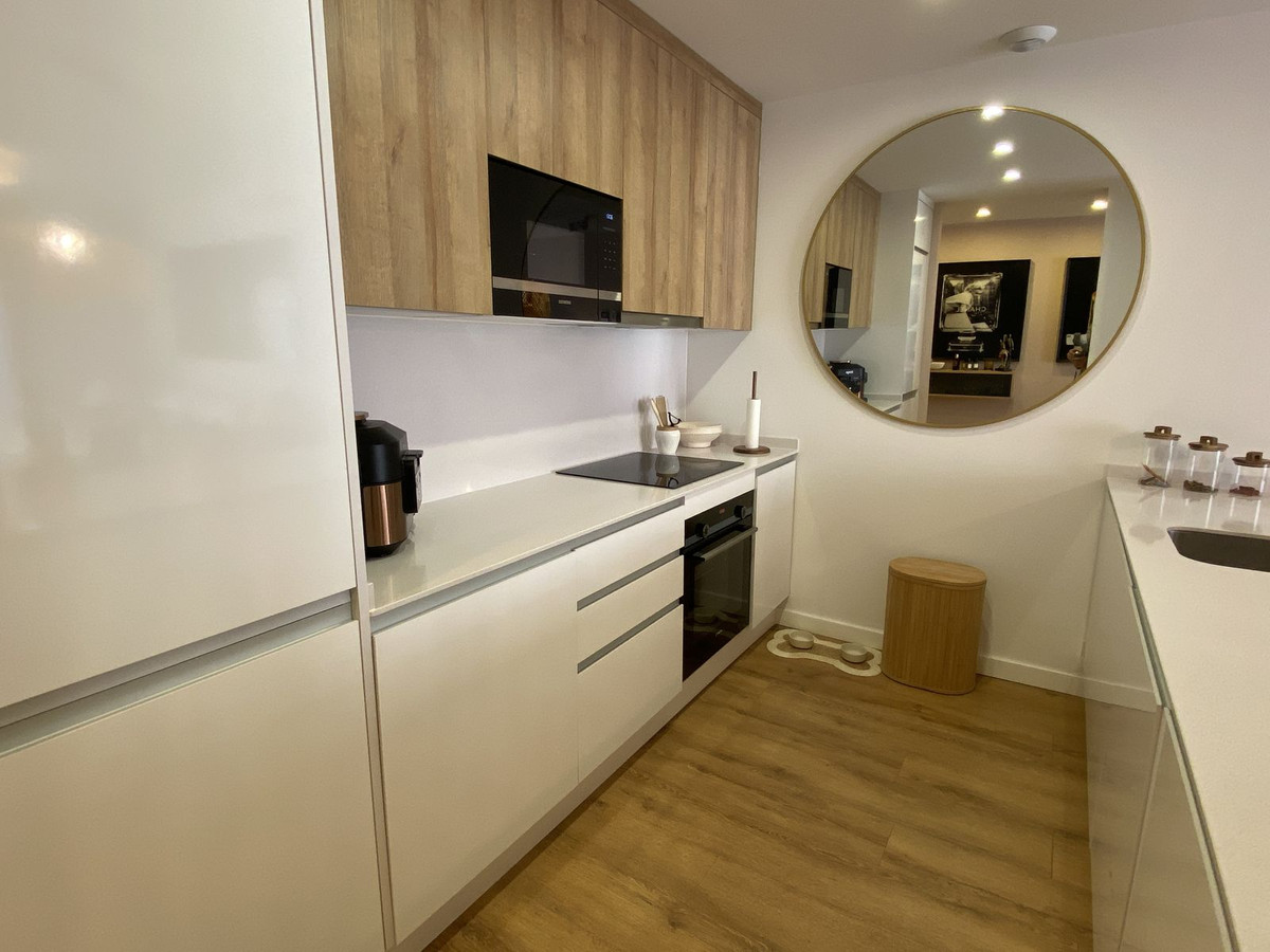 2 Bedroom Apartment in Estepona - Photo 19