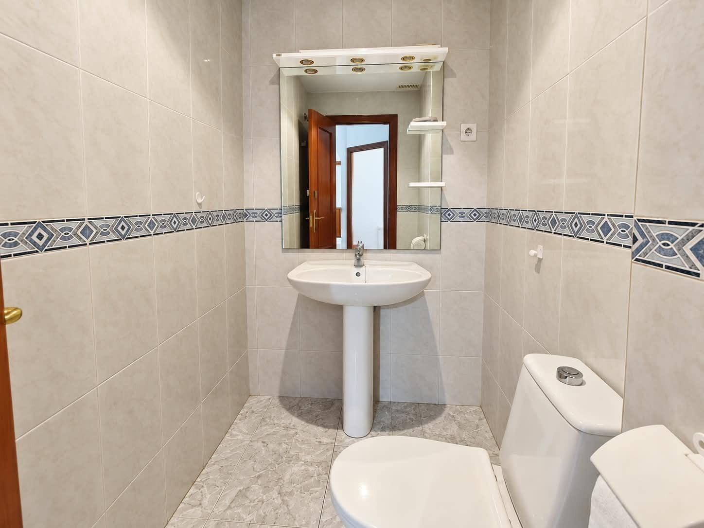 2 Bedroom Apartment in Benalmádena - Photo 22