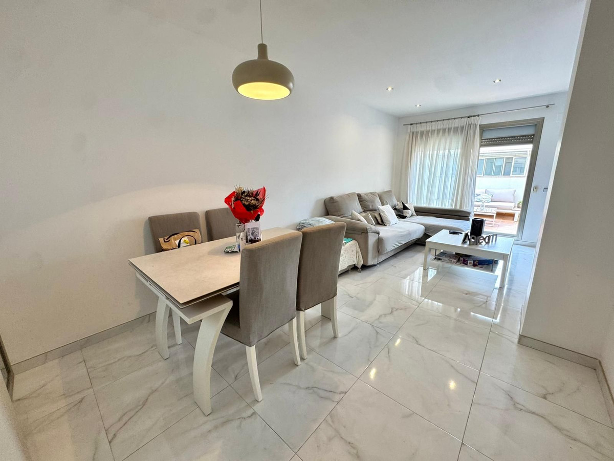3 Bedroom Penthouse in Torremolinos - Photo 4