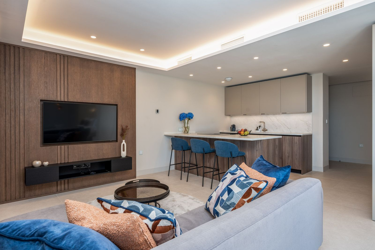 3 Bedroom Apartment in Estepona - Photo 13
