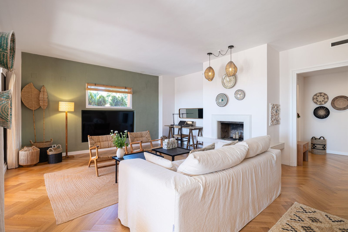 3 Bedroom Apartment in Marbella - Photo 4