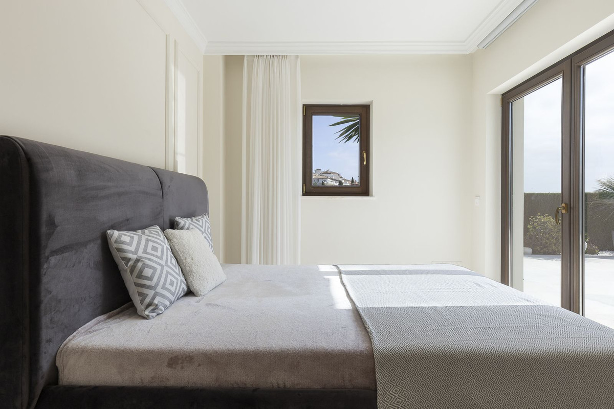 6 Bedroom Villa in Mijas - Photo 35