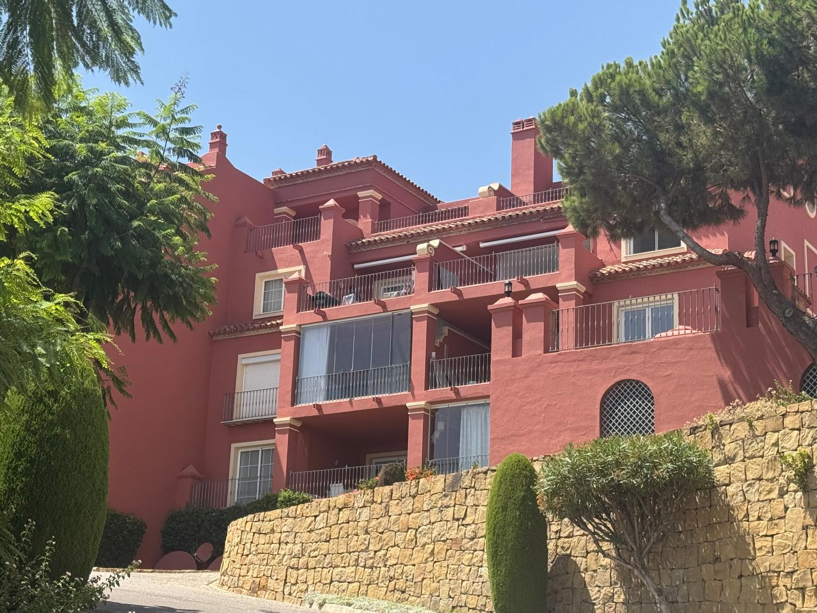 2 Bedroom Apartment in Benahavís - Photo 23