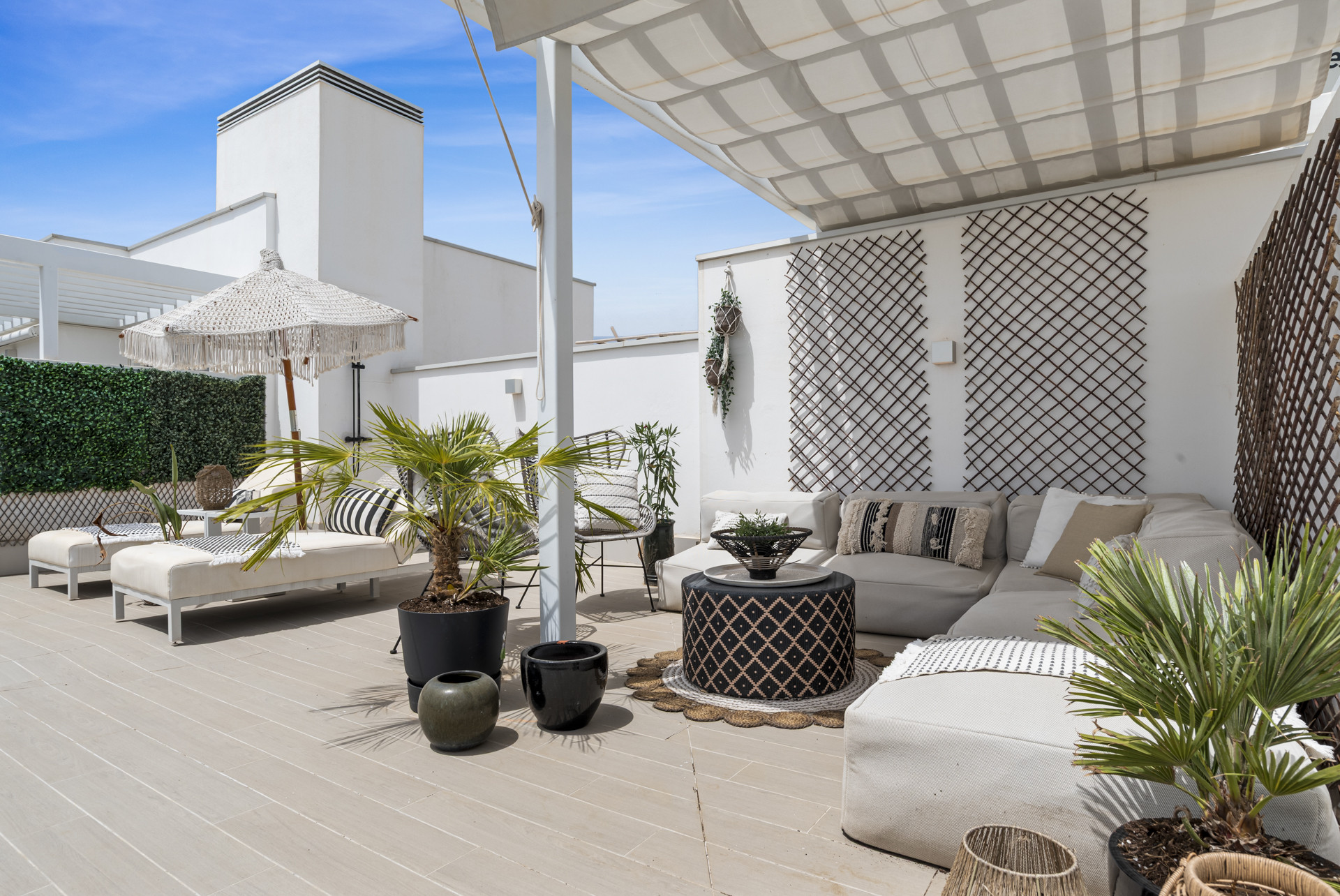 2 Bedroom Penthouse in Estepona - Photo 23