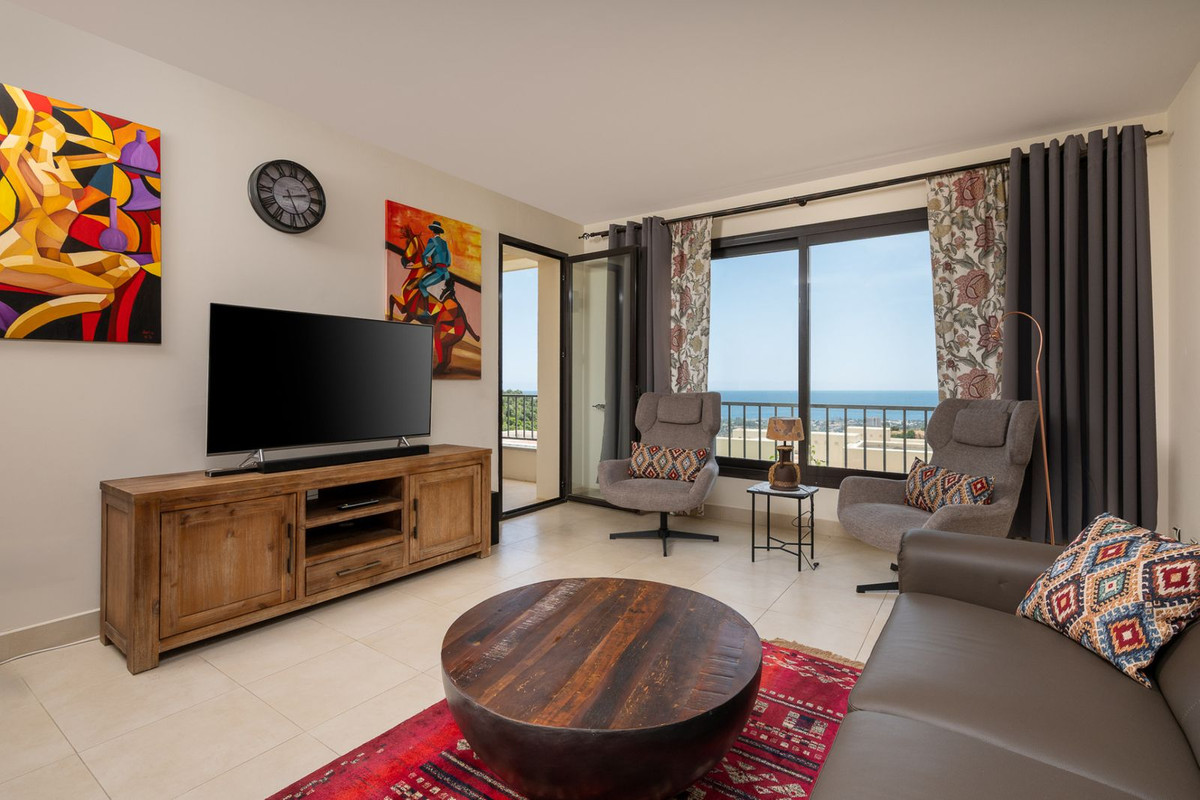 3 Bedroom Apartment in Marbella - Photo 3