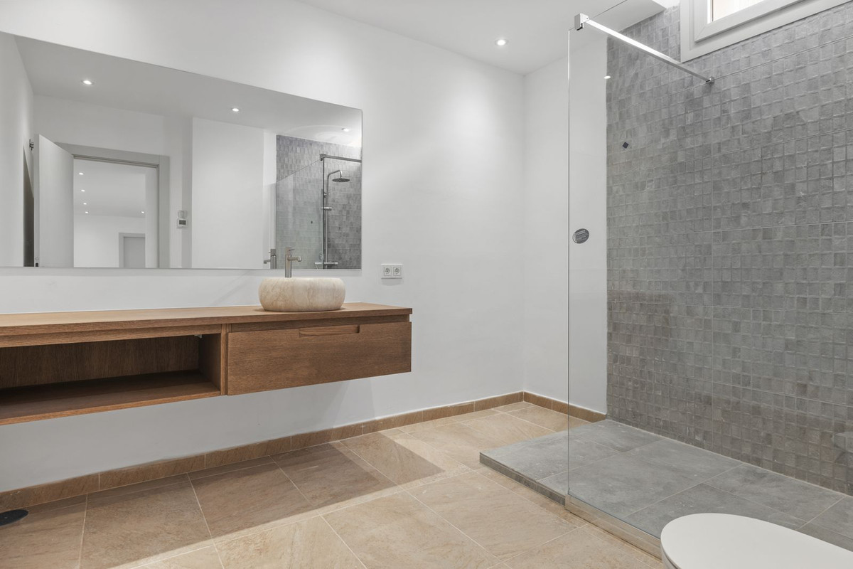5 Bedroom Villa in San Pedro de Alcántara - Photo 41