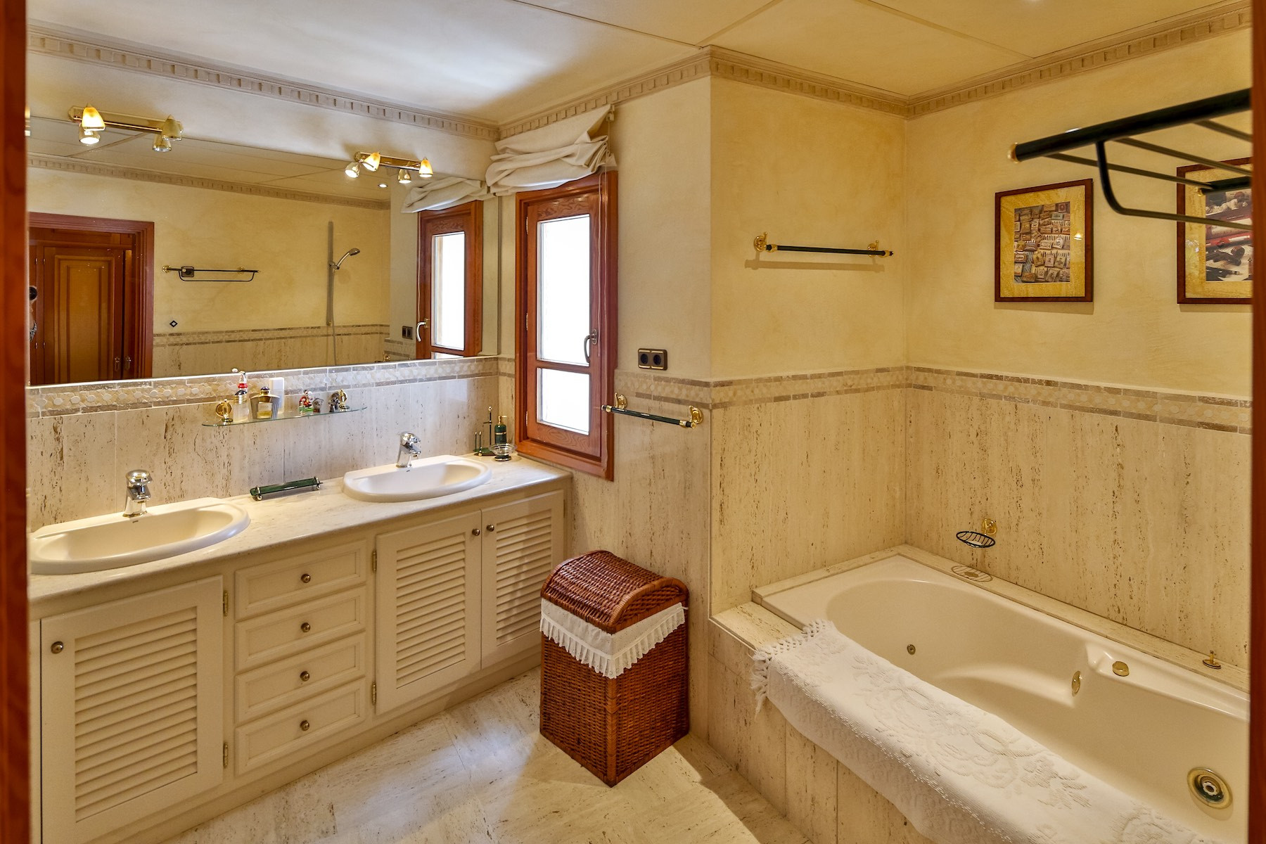 6 Bedroom Villa in Marbella - Photo 16