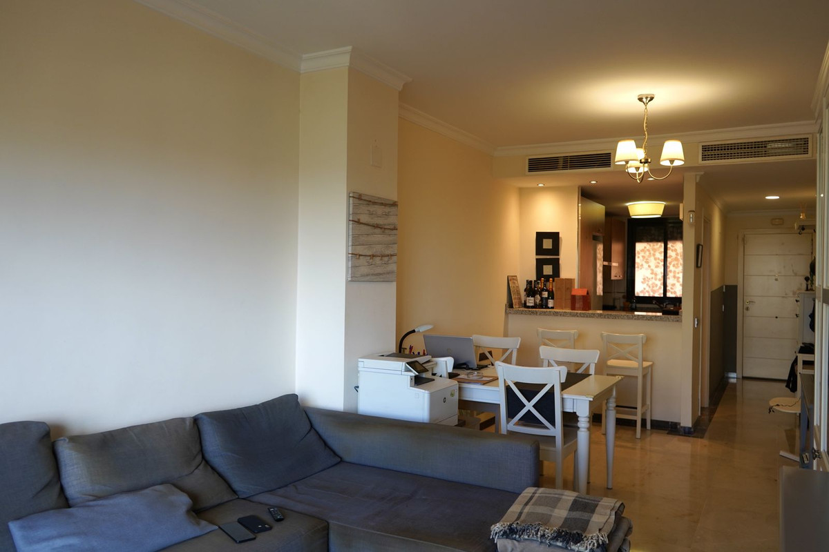 2 Bedroom Apartment in Mijas - Photo 2