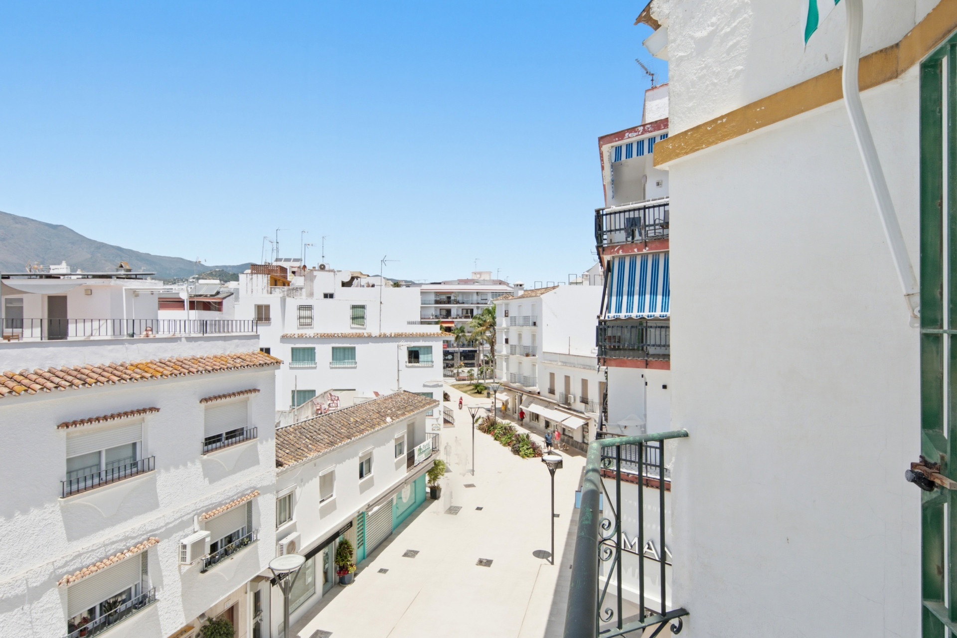 2 Bedroom Apartment in Estepona - Photo 11