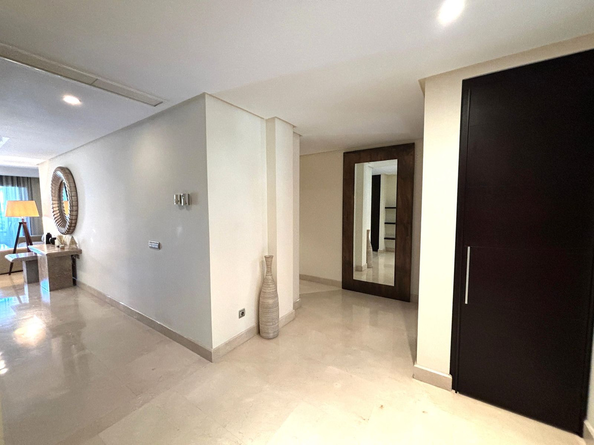 2 Bedroom Apartment in Marbella - Photo 7