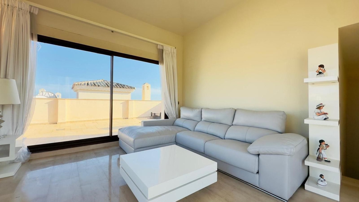 3 Bedroom Apartment in Marbella - Photo 8