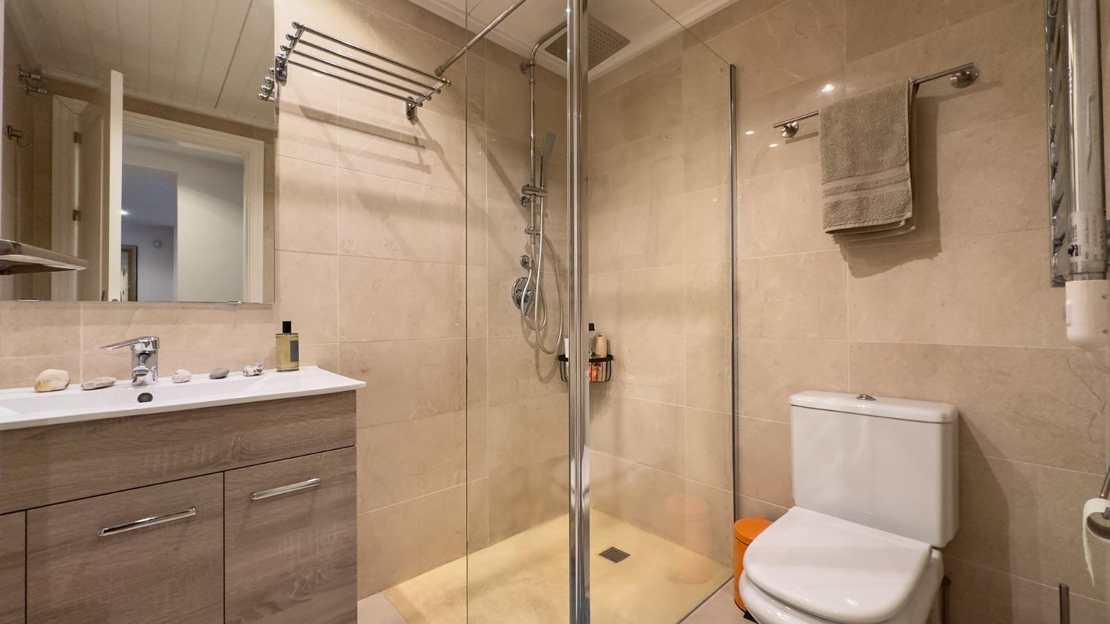 3 Bedroom Apartment in Benahavís - Photo 20