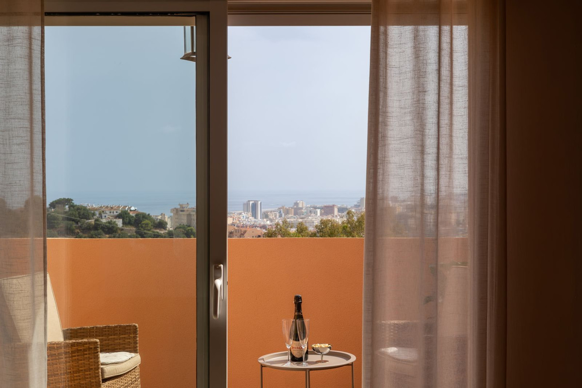 2 Bedroom Penthouse in Fuengirola - Photo 4