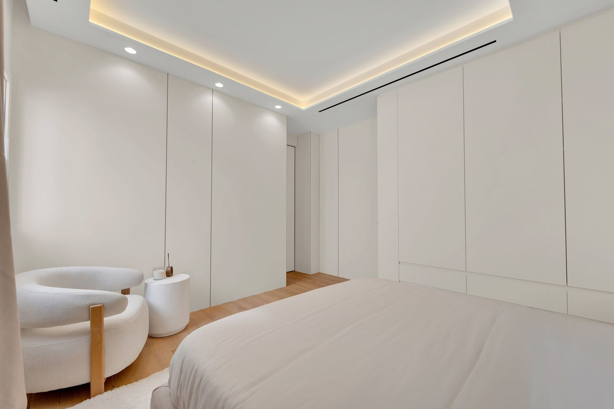 3 Bedroom Apartment in Marbella - Photo 11