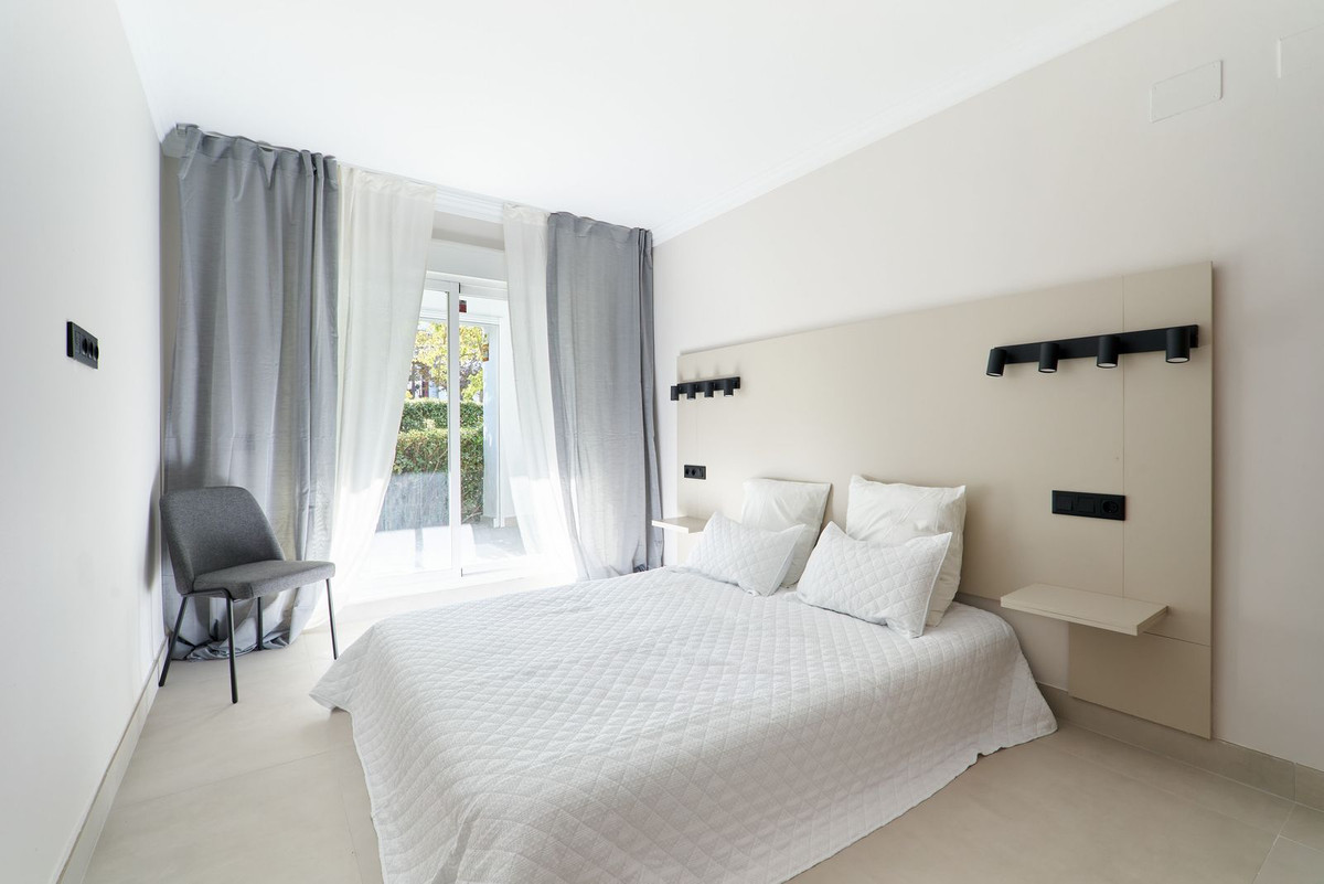 3 Bedroom Apartment in San Pedro de Alcántara - Photo 12