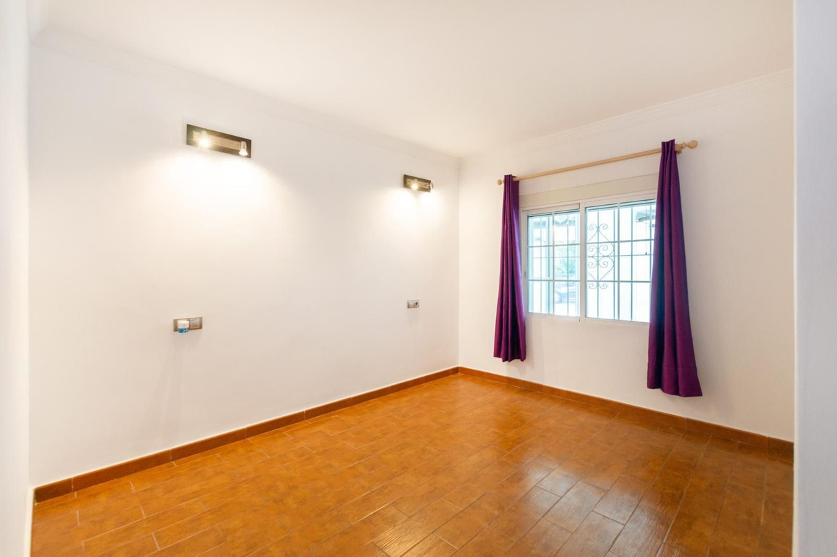 4 Bedroom Villa in San Pedro de Alcántara - Photo 22