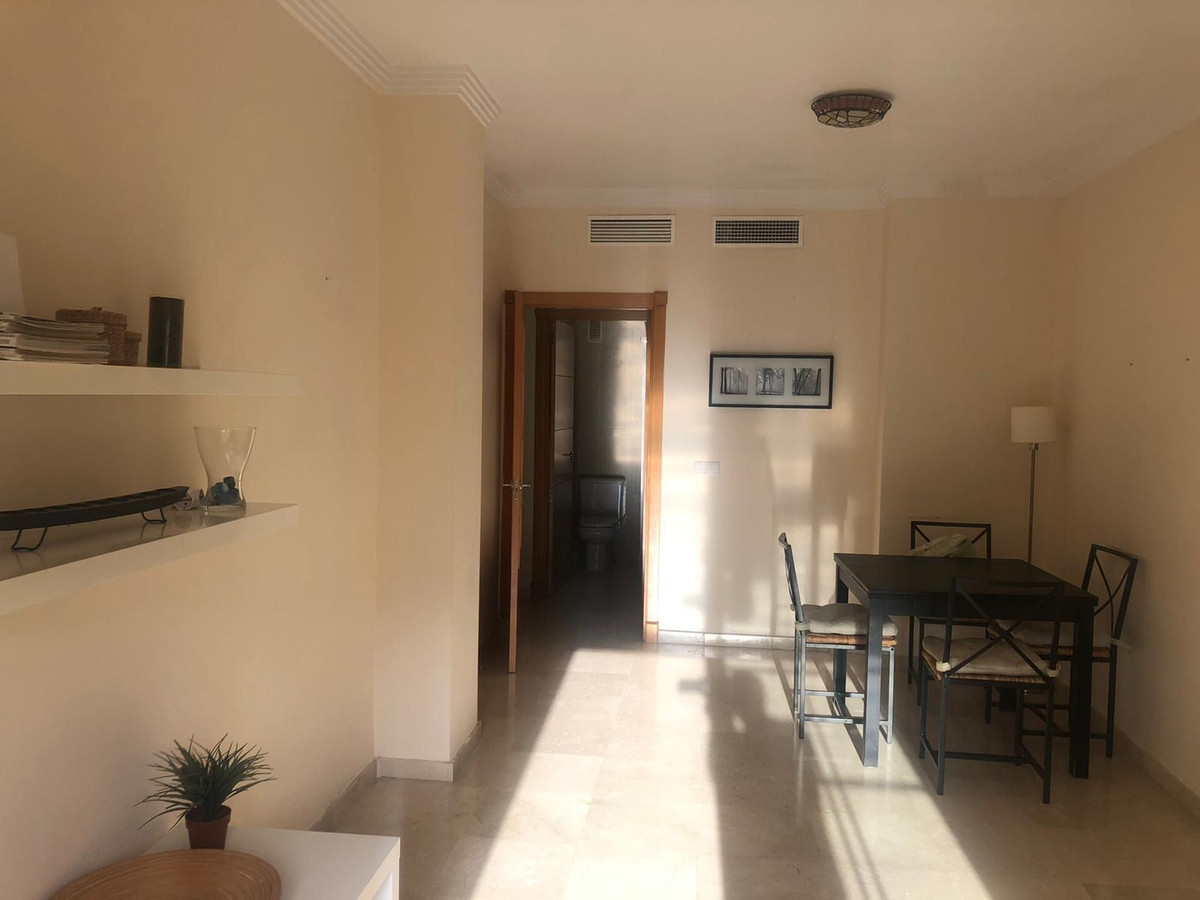 2 Bedroom Apartment in Benalmádena - Photo 21