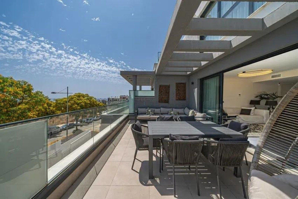 3 Bedroom Apartment in Estepona - Photo 6