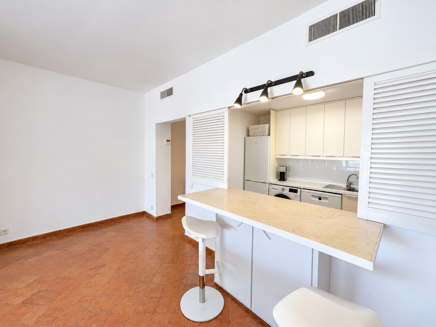 1 Bedroom Apartment in Marbella - Photo 6