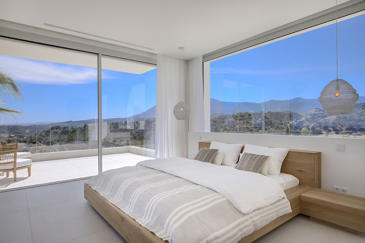 5 Bedroom Villa in Estepona - Photo 4