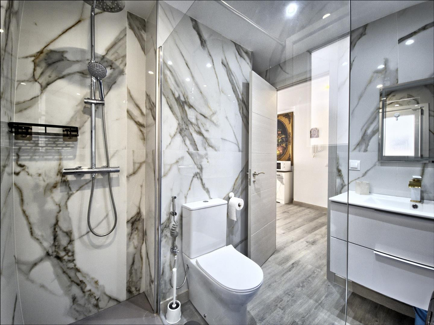 2 Bedroom Apartment in Marbella - Photo 22